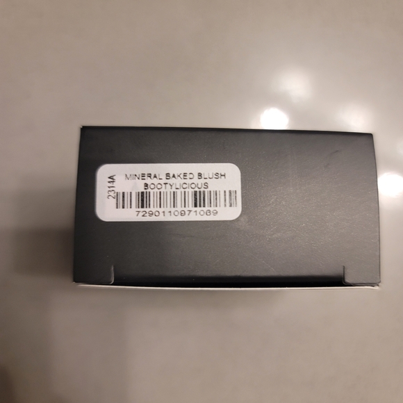 Il Makiage | Mineral Baked Blush in Bootylicious NIB - Picture 3 of 4